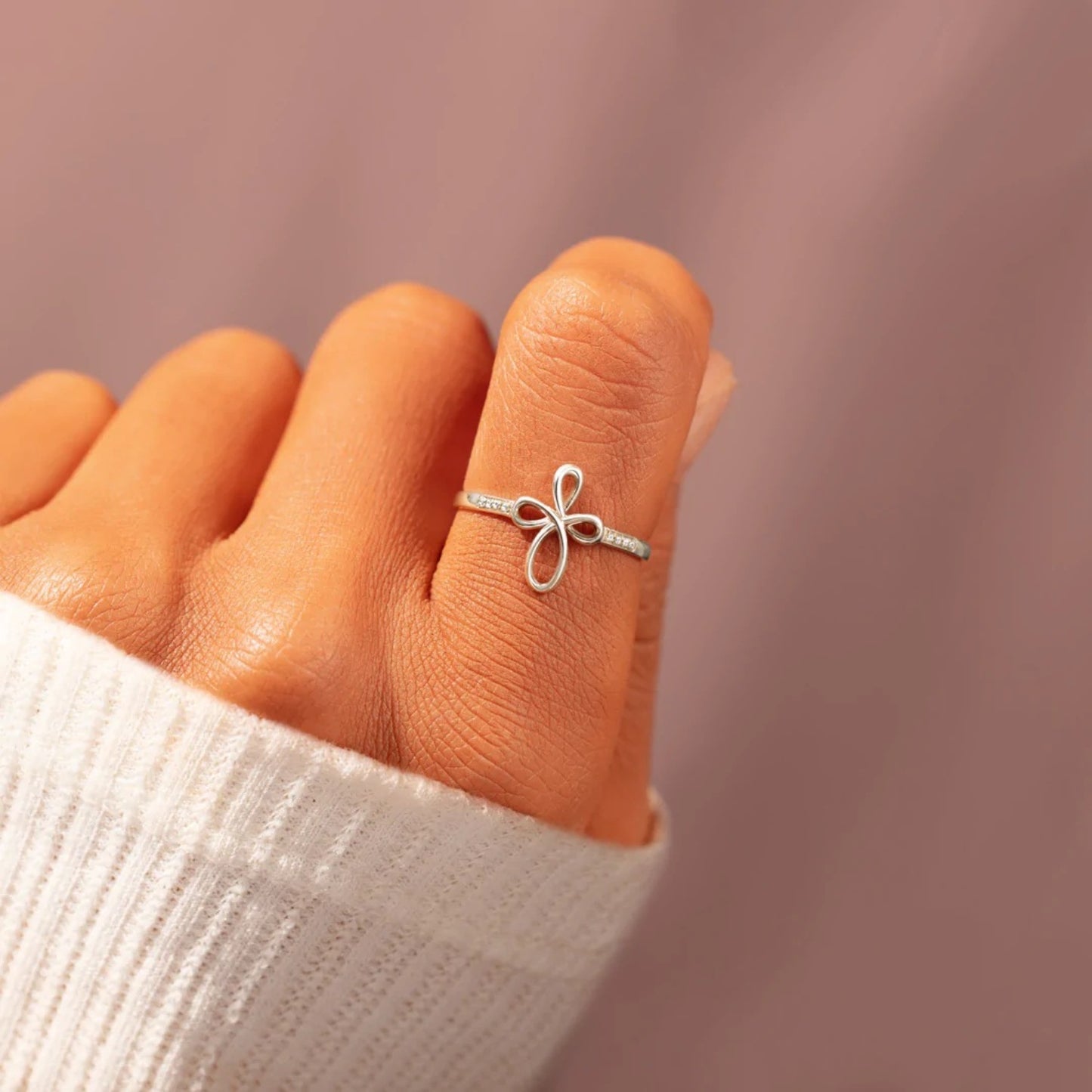 Looped Cross Ring